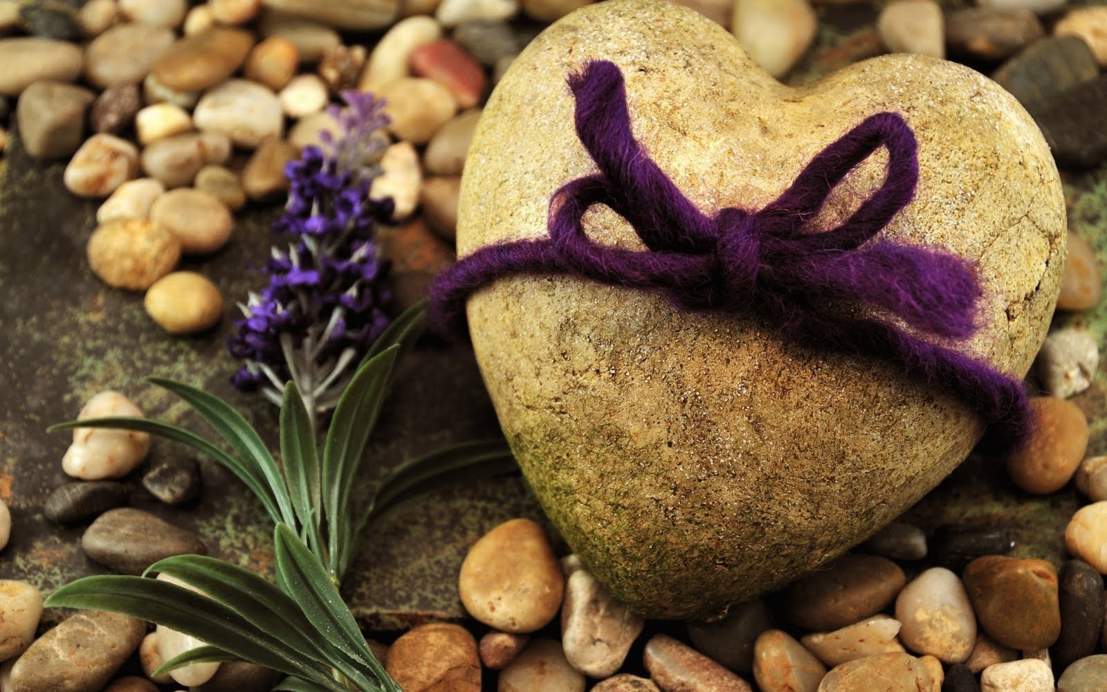 Stone-of-Love-Wallpaper